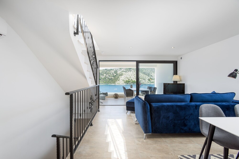 Luxury 3 Floors Seaside Apartment Only 25 Min From Split - 