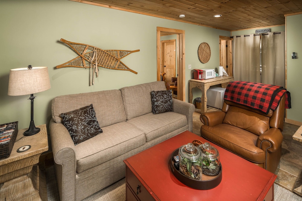 Tweetsie House Mountain View Retreat with Hot Tub and Deck, between Boone & Blowing Rock