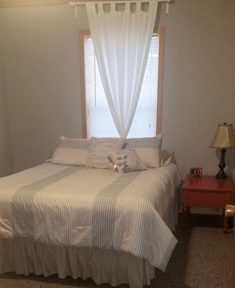 Cottage 5 on AuTrain River Near Lake Superior, Pictured Rocks