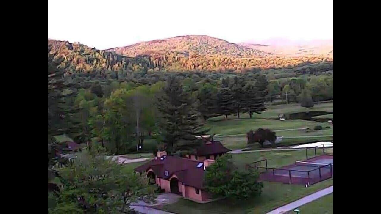 Mtns.,golf,brkfst.,3 Bedrm. Home,3 Baths, Up To 6 Adults With Few Kids in North Woodstock, United States