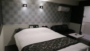 Minibar, free WiFi, linens