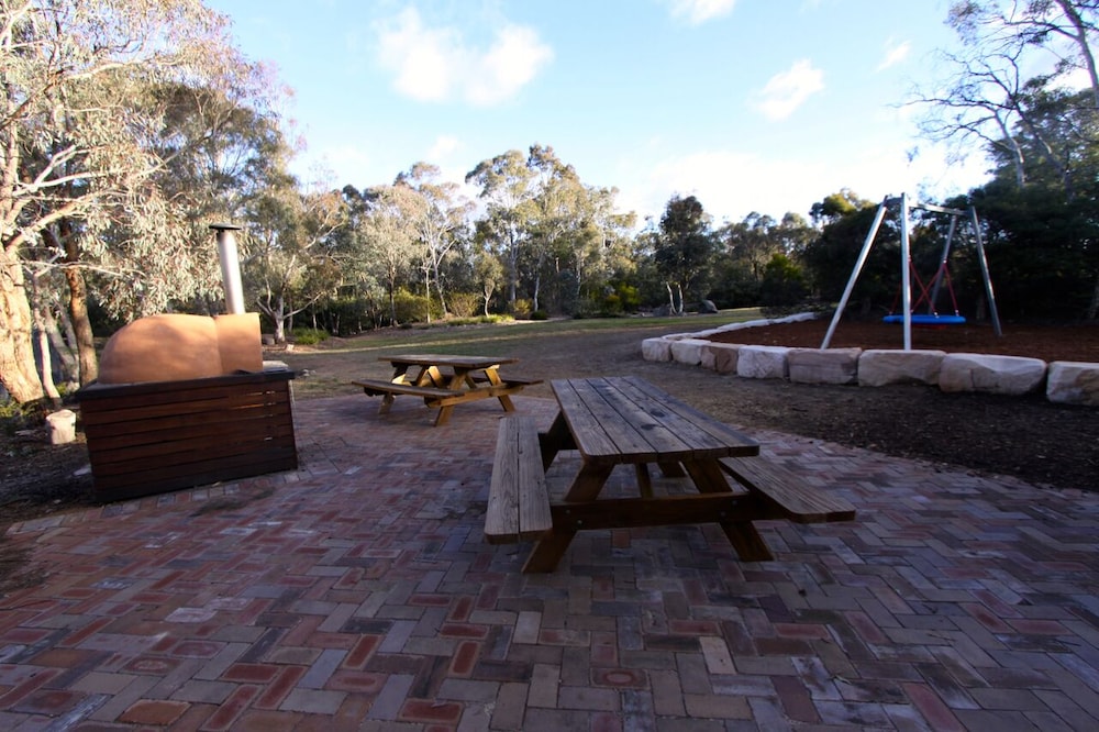 Wybalena Grove – 2 Bedroom Townhouse – Village Green Views