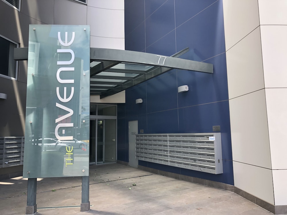 Staying Places - The Avenue