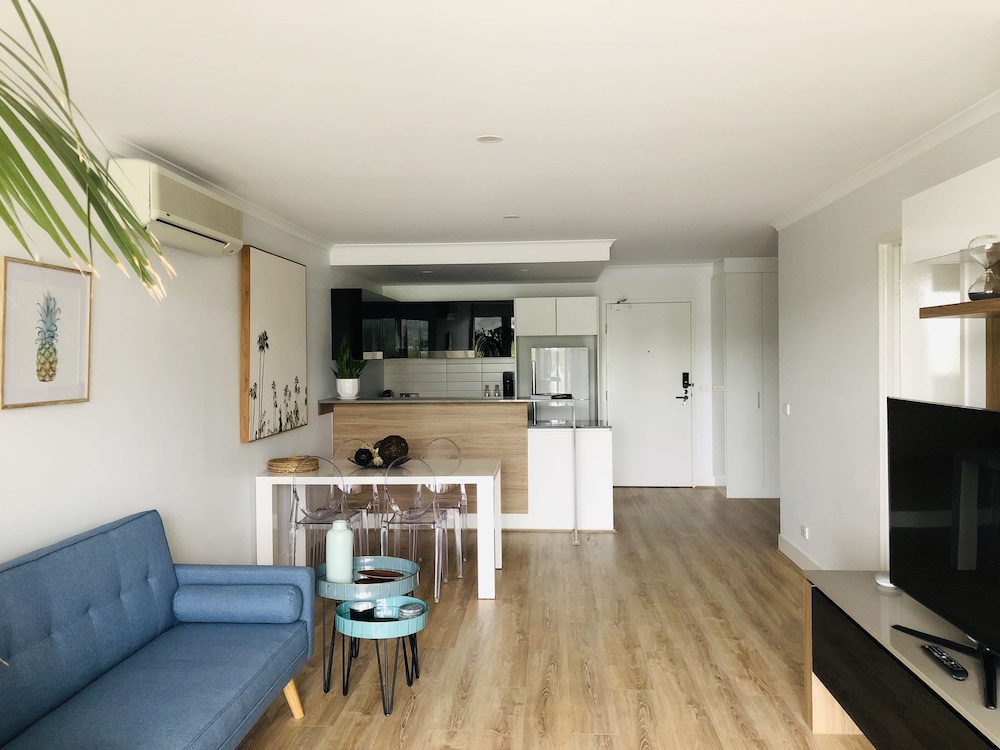 Staying Places - The Avenue