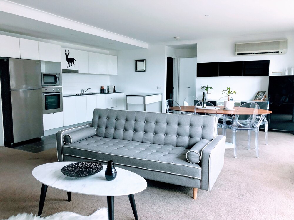 Staying Places - The Avenue