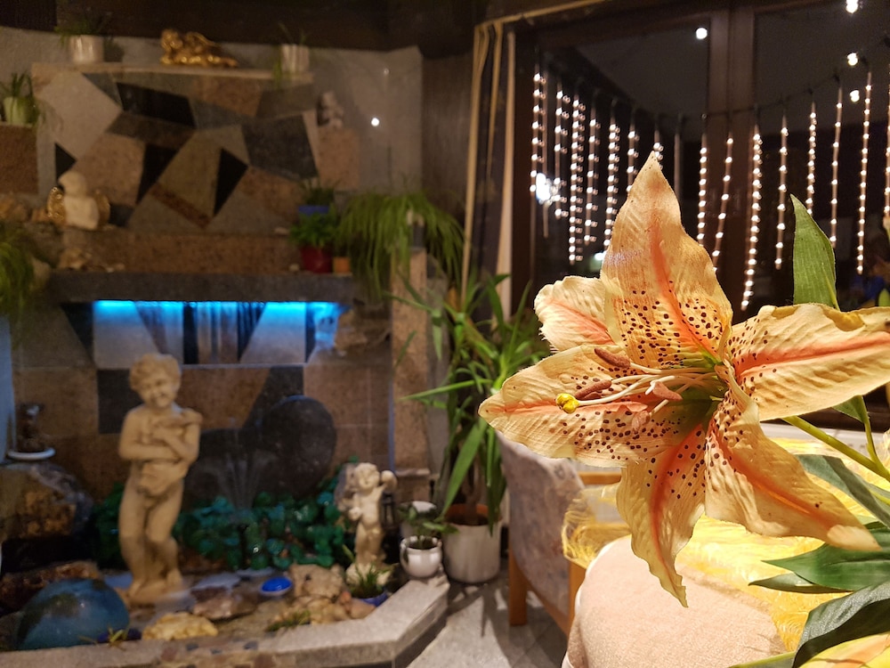 Hotel Zur Engelsburg In Hausen Wied Cheap Hotel Deals Rates