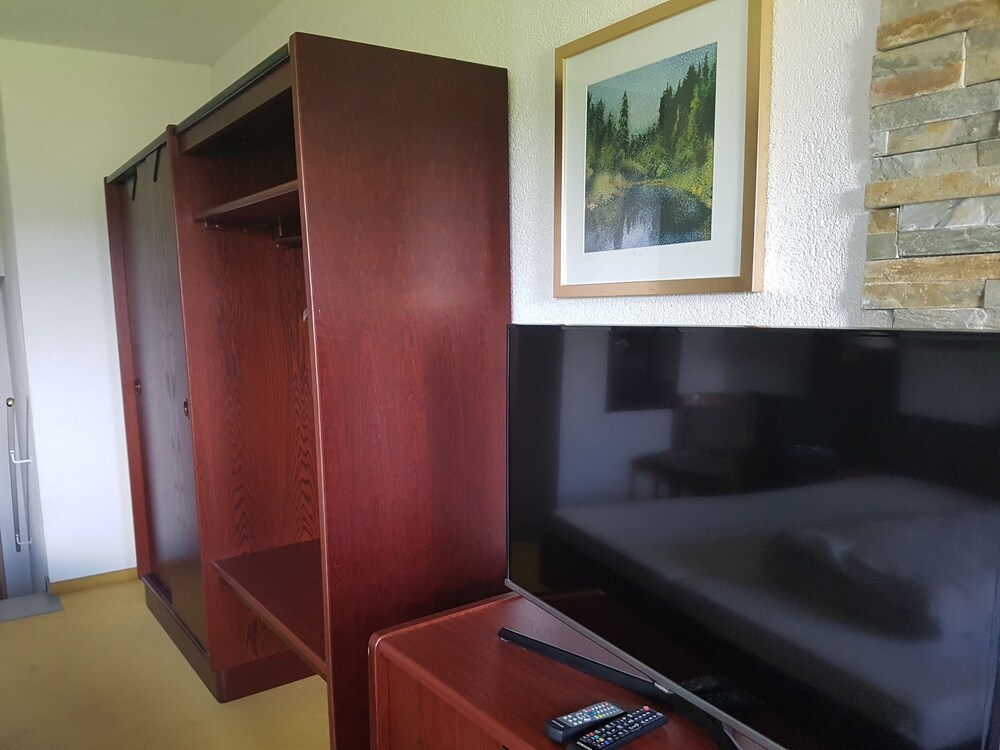 Hotel Zur Engelsburg In Hausen Wied Cheap Hotel Deals Rates