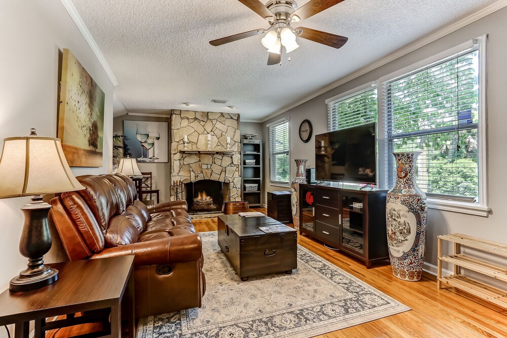 Premier Partner 5 Star 4 Br Home Family Groups Work In