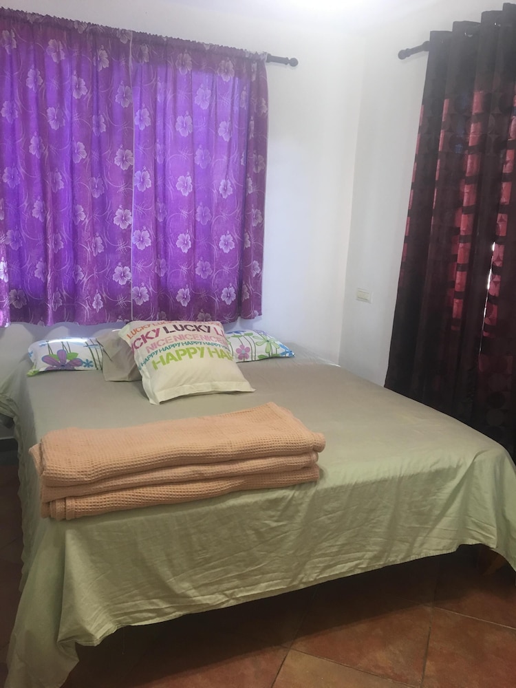 METUA room Homestay paea Breakfast wifi swimming pool parking FREE