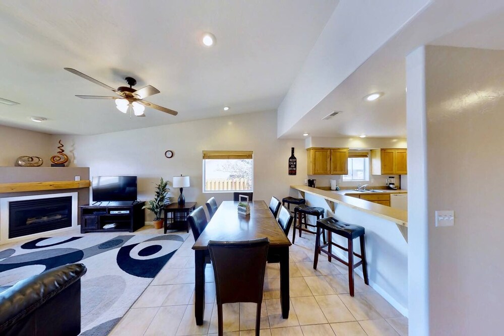 Moab Horsethief House - 3B/2.5B - Garage - Pool