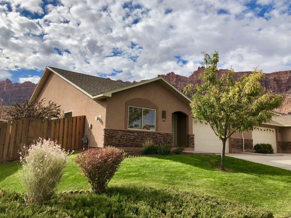 Moab Horsethief House - 3B/2.5B - Garage - Pool