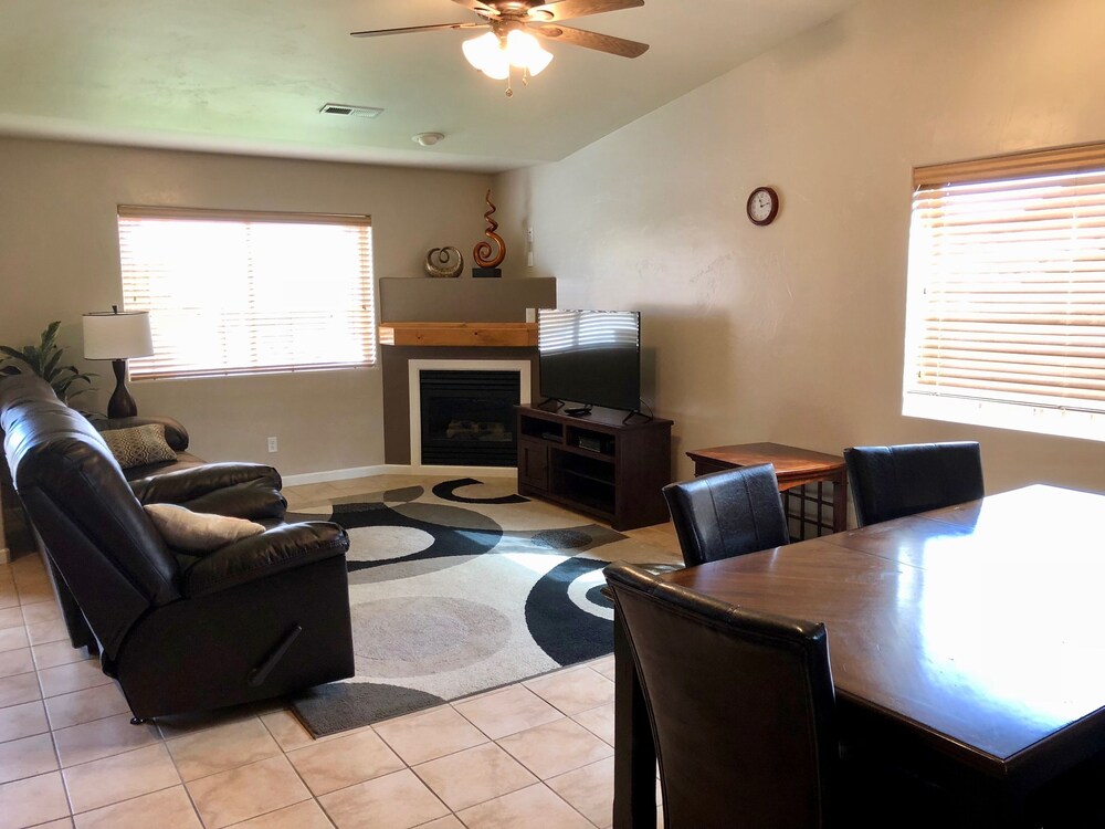 Moab Horsethief House - 3B/2.5B - Garage - Pool