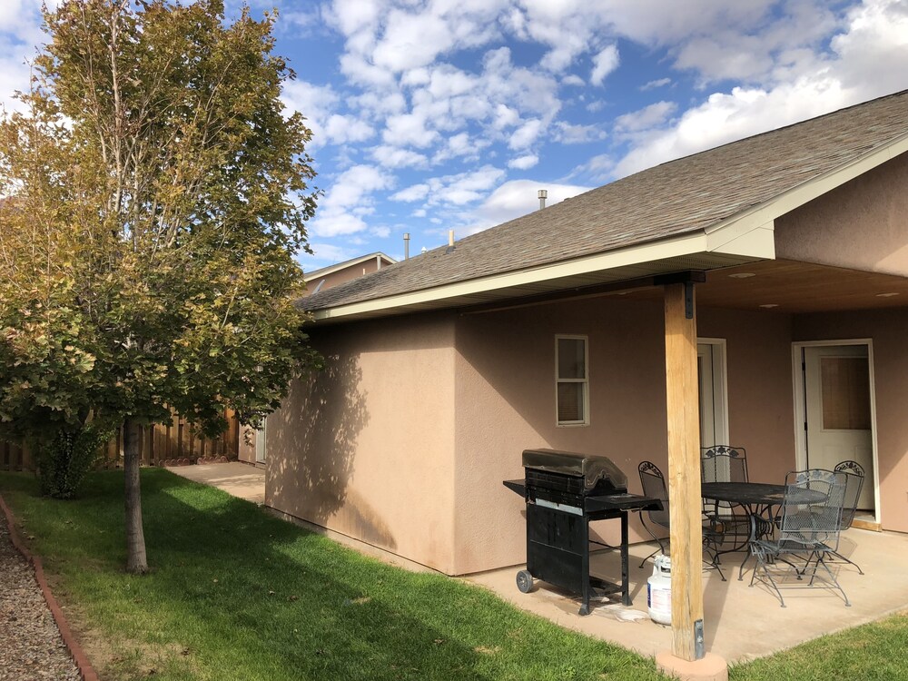 Moab Horsethief House - 3B/2.5B - Garage - Pool