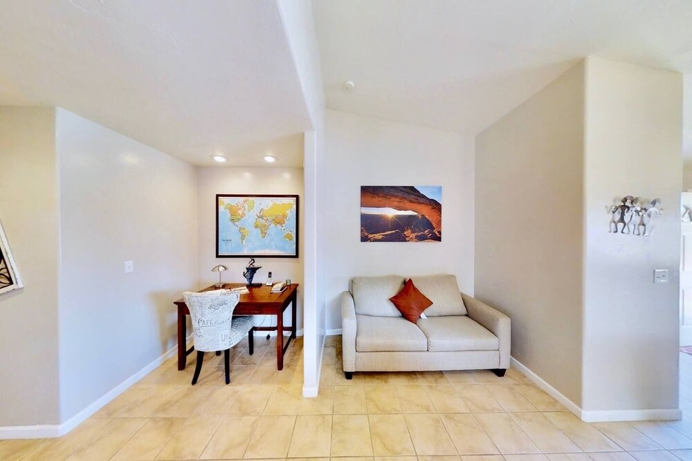 Moab Horsethief House - 3B/2.5B - Garage - Pool