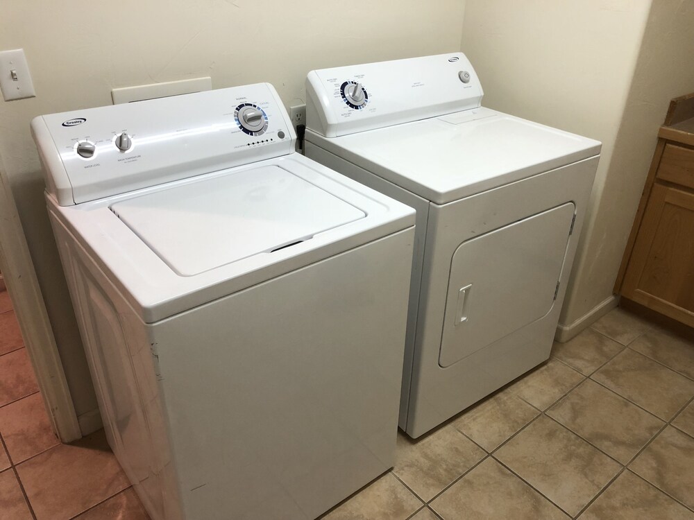 Moab Horsethief House - 3B/2.5B - Garage - Pool