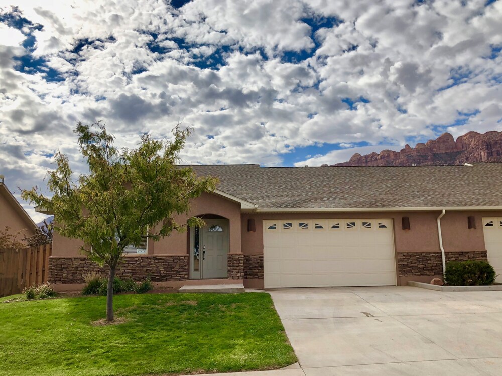 Moab Horsethief House - 3B/2.5B - Garage - Pool