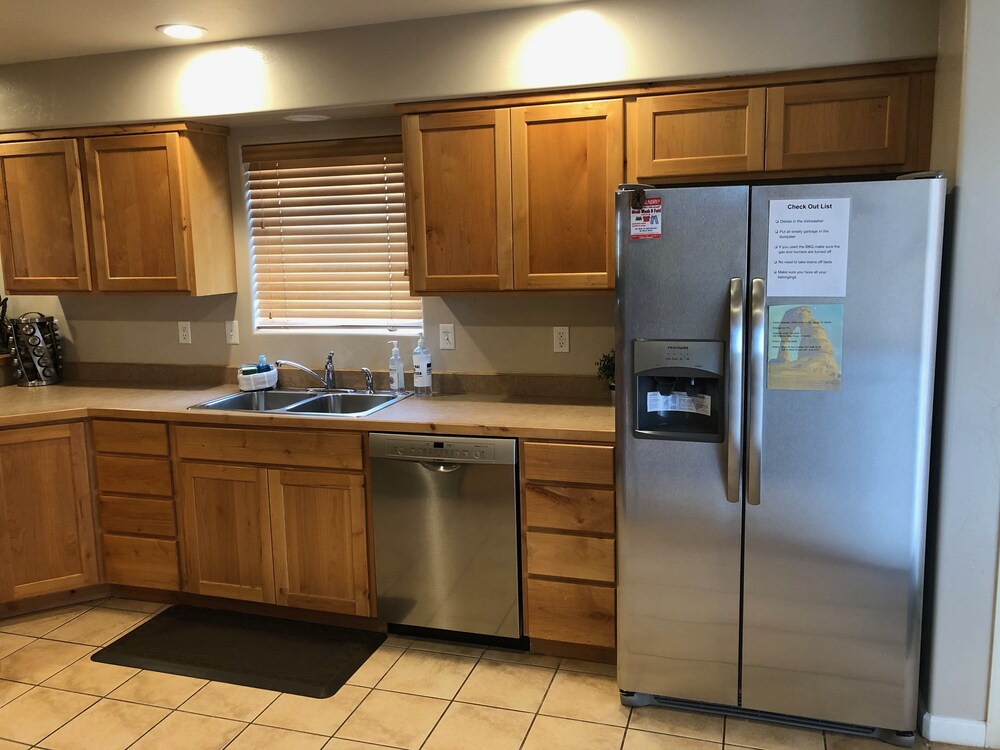 Moab Horsethief House - 3B/2.5B - Garage - Pool