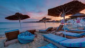 Beach nearby, beach massages, beach bar