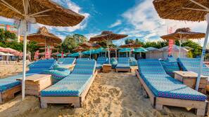 Beach nearby, beach massages, beach bar
