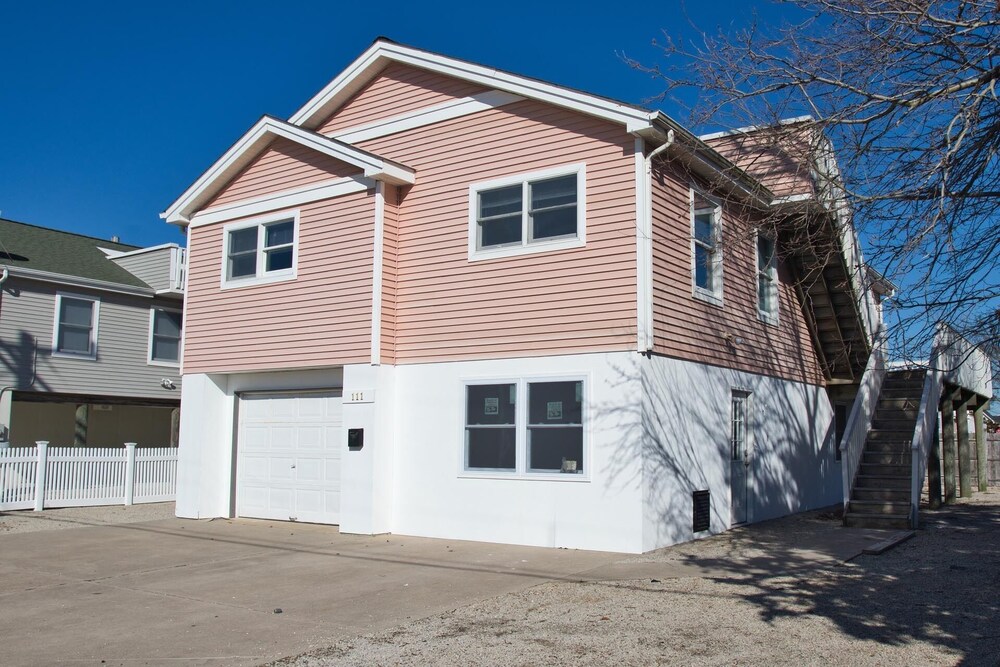Modern 3 Bedroom House Pretty In Pink Less Than Seven Houses Modern 3 Bedroom House Pretty In Pink
