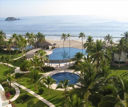 Amara Ixtapa, Luxury Oceanfront Condo, 6th Floor in Ixtapa in Ixtapa, Mexico