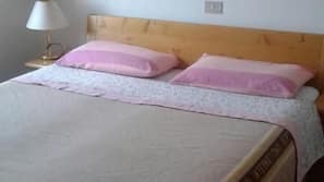 Free cribs/infant beds, bed sheets