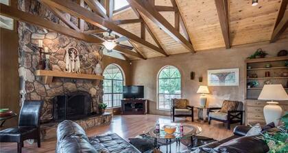 Blue Bear Retreat - Eight Bedroom Cabin