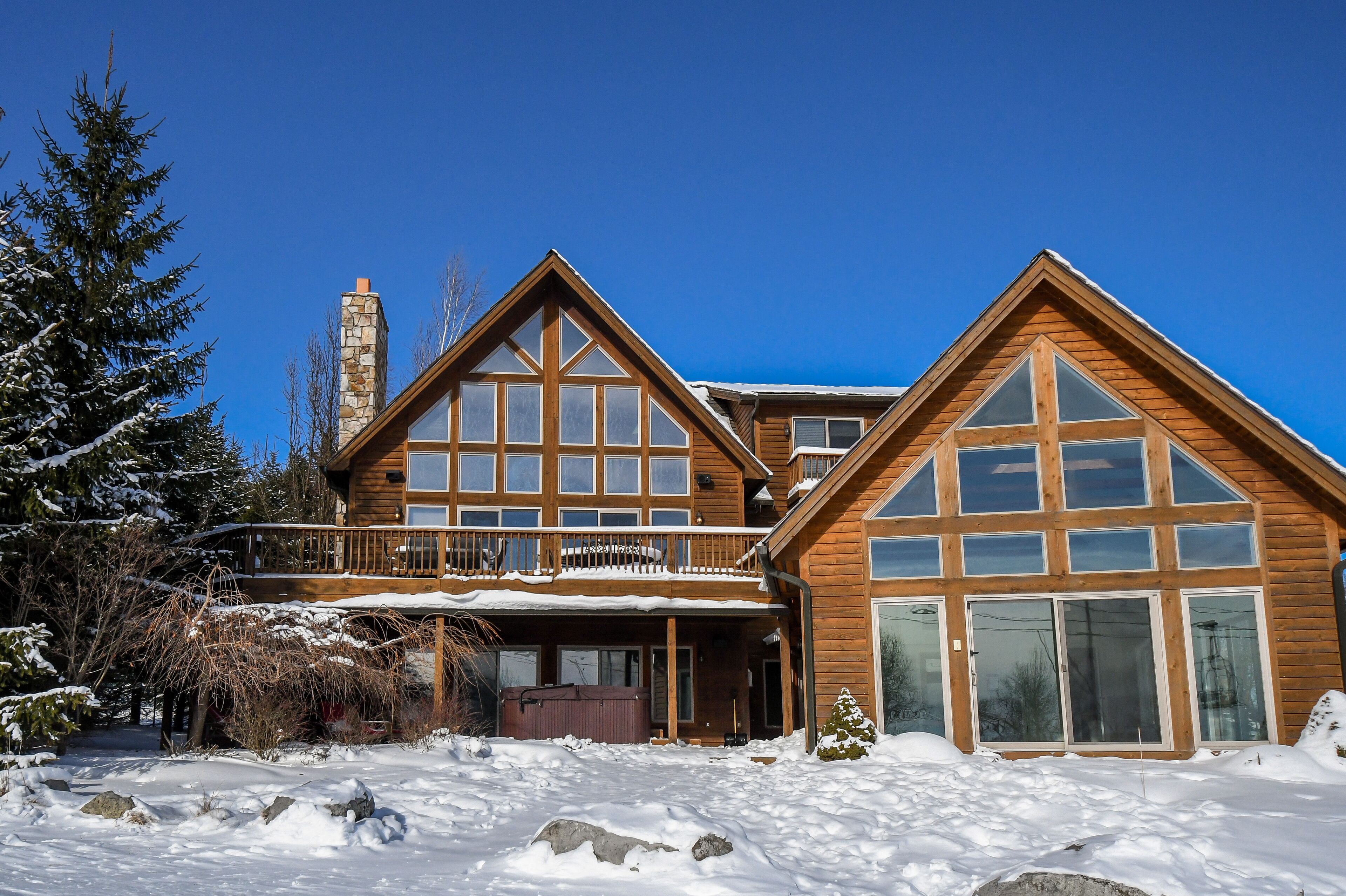 8 Bedroom Private Vacation Home in McHenry (72 Eyeopener Lane) in Cumberland, United States