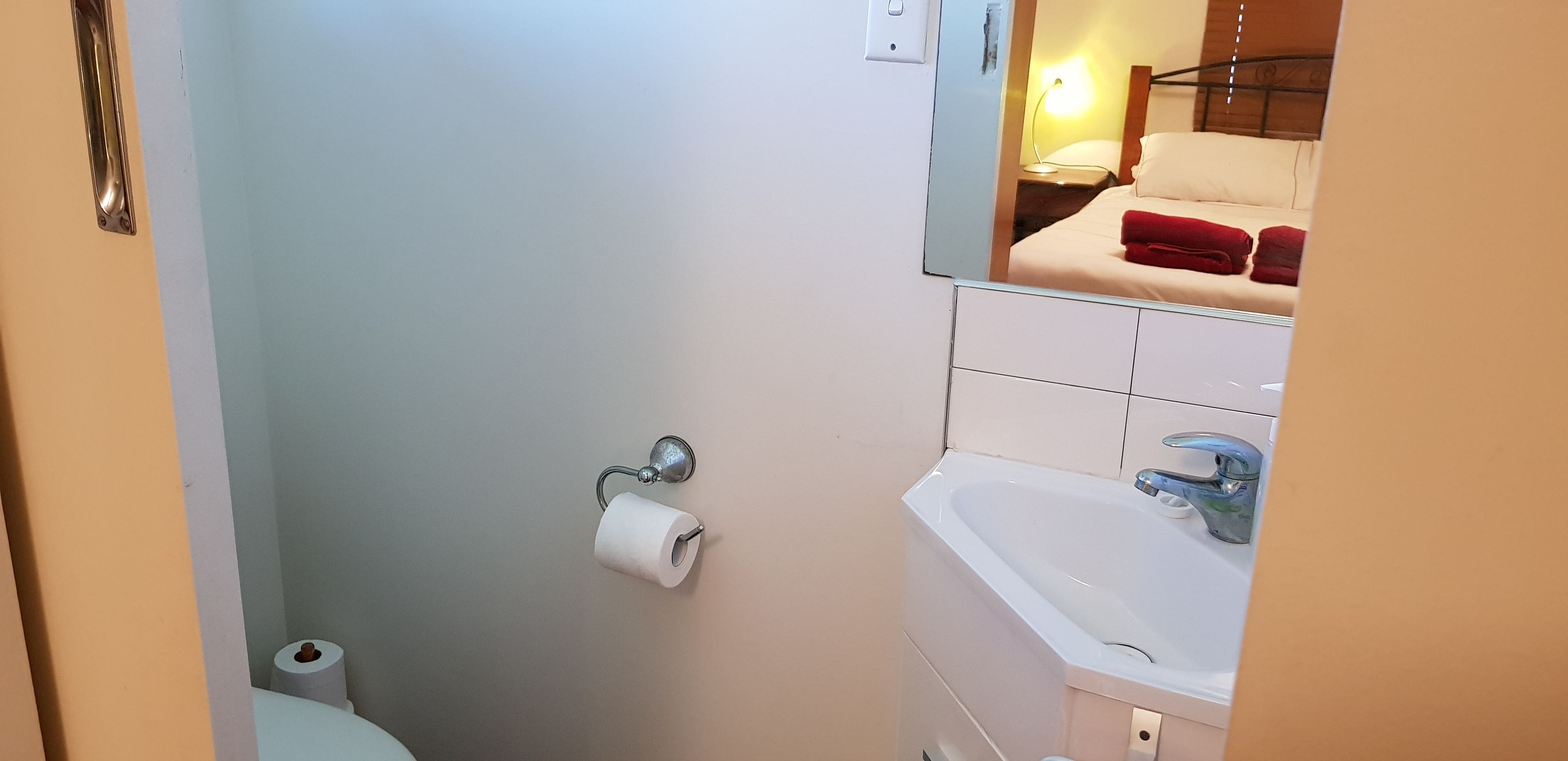 Spacious 2-Storey Home By The Bay: Sleeps 12