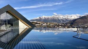 2 indoor pools, 2 outdoor pools