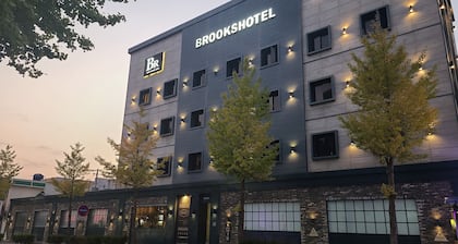 Brooks Hotel