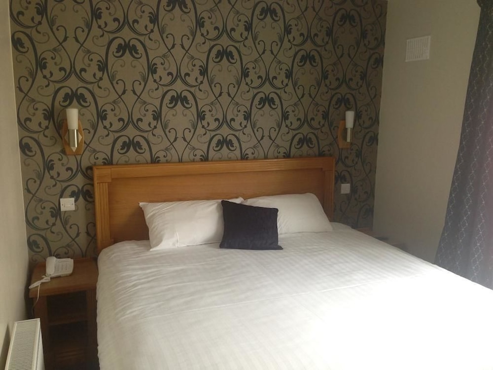 Creighton Hotel Deals & Reviews (Clones, IRL) Wotif