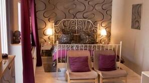 In-room safe, individually decorated, individually furnished, desk