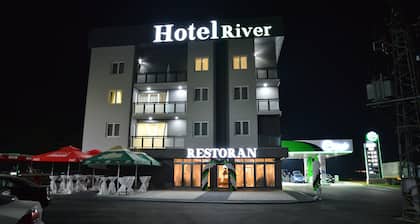 Hotel River
