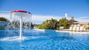 Indoor pool, seasonal outdoor pool, sun loungers