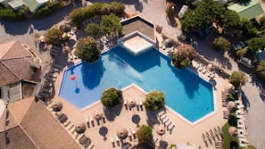 Indoor pool, seasonal outdoor pool, sun loungers