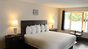 Blackout drapes, free WiFi, bed sheets