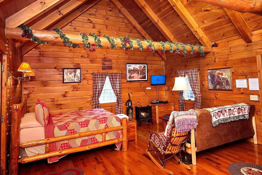 Sweet Heart Log Cabin Hocking Hills Great Views Hot Tub