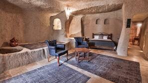 Minibar, in-room safe, free WiFi, linens