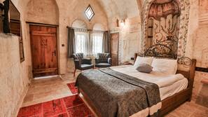 Minibar, in-room safe, free WiFi, linens