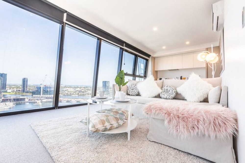 Jaw Dropping River Views Near The Cbd W Pool Gym Docklands Aus Deluxe Apartment 2 Bedrooms Featured Image
