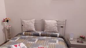 Con stile personalizzato, con arredamento individuale, una scrivania