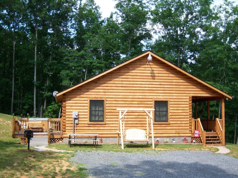 Log Cabin For Couples And Family In The Shenandoah Valley 10 Miles