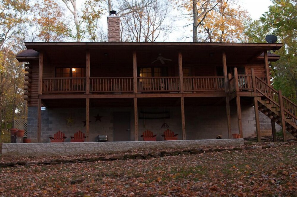 Nicely Appointed Cabin in Scenic Setting. Familyfriendly, Romantic Too