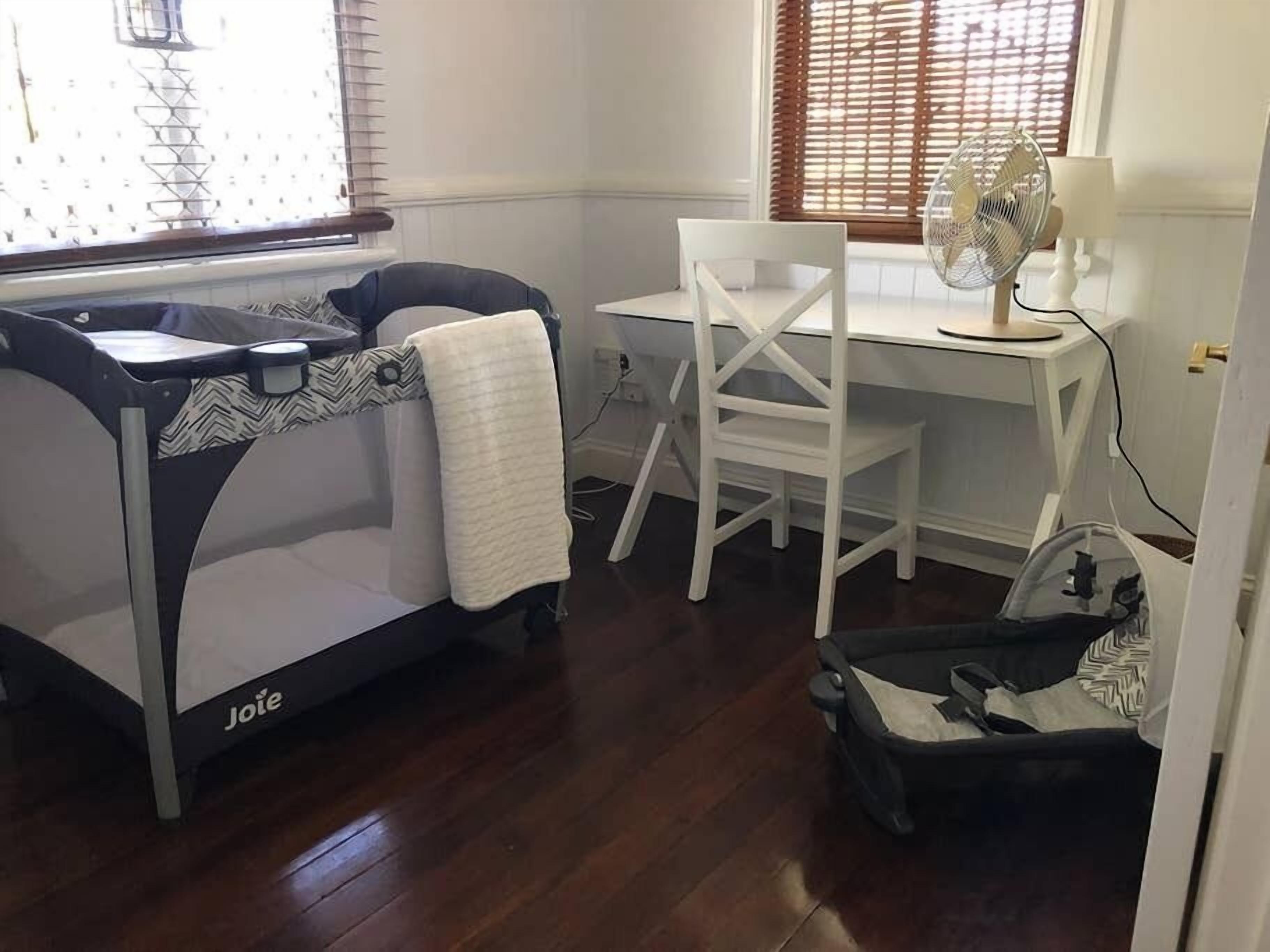 Frangipani House - 3 Bedroom Classic, Large, Comfy Queenslander in East Toowoomba