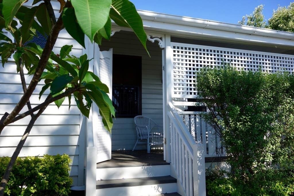 Frangipani House - 3 Bedroom Classic, Large, Comfy Queenslander in East Toowoomba