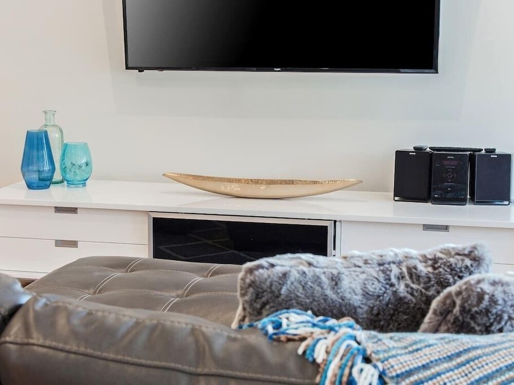 Luxurious Mandurah Marina Apartment