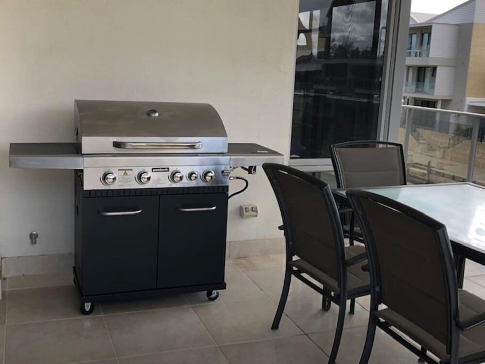 Luxurious Mandurah Marina Apartment