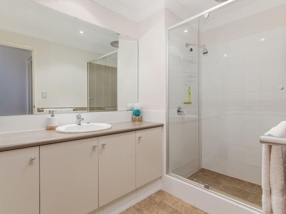 Luxurious Mandurah Marina Apartment