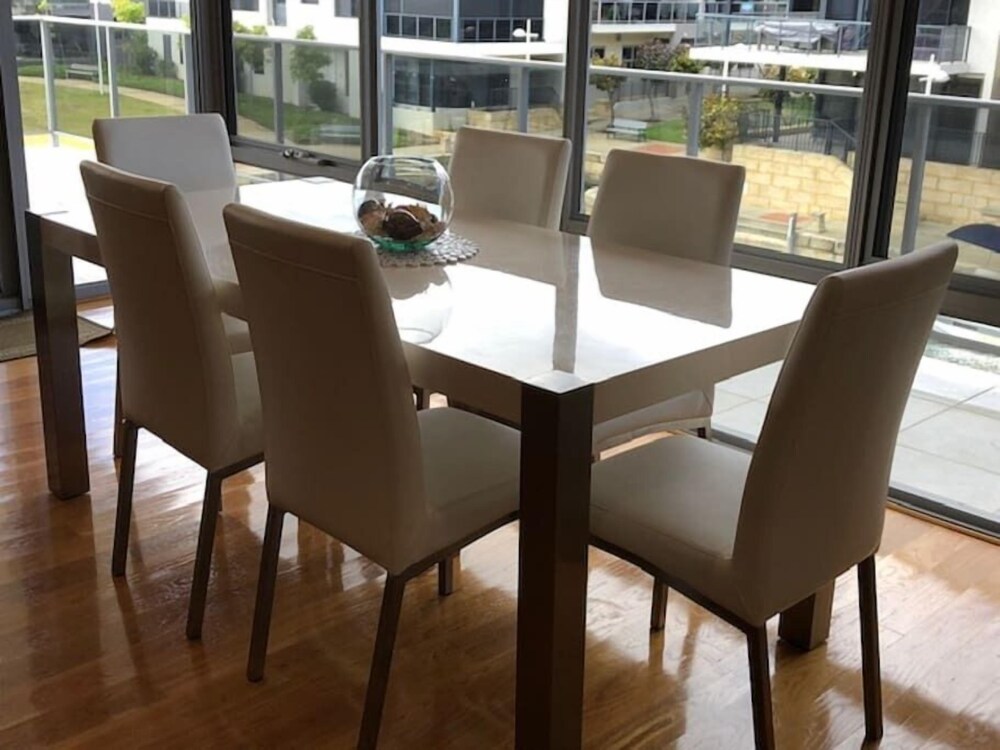 Luxurious Mandurah Marina Apartment